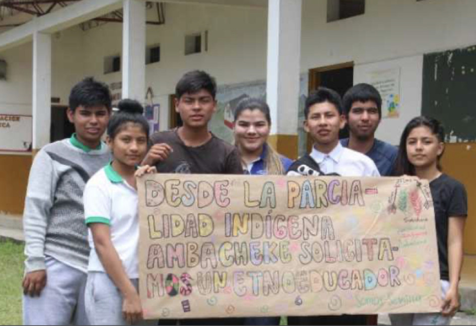 Estudiantes indígenas del colegio José María Carbonell, de Palestina. Estudiantes indígenas del colegio José María Carbonell, de Palestina.