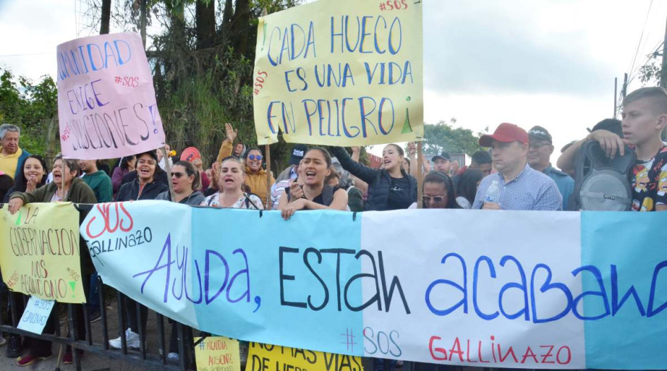 El plantón comenzó a las 5:00 a.m de ayer y se extendió hasta las 11:00 a.m. Fotos | Freddy Arango | LA PATRIA El plantón comenzó a las 5:00 a.m de ayer y se extendió hasta las 11:00 a.m.