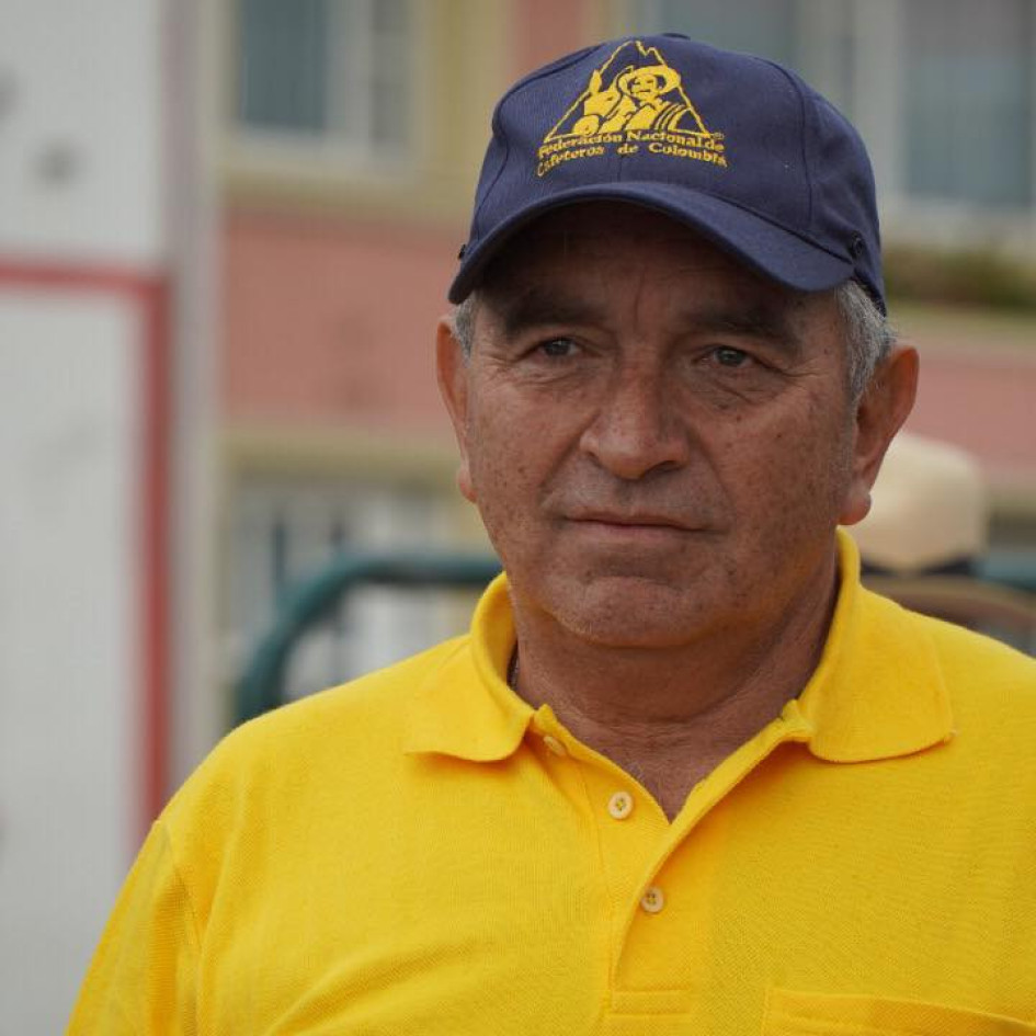 A Roberto Mejía, extensionista del Comité de Cafeteros de Chinchiná, le llegó la jubilación. A Roberto Mejía, extensionista del Comité de Cafeteros de Chinchiná, le llegó la jubilación.