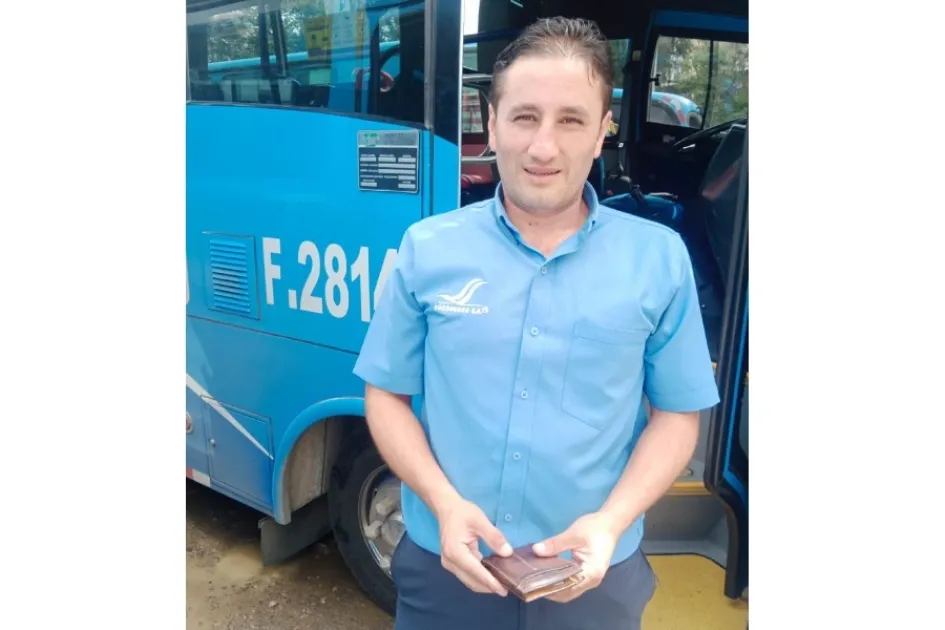 Destacan honestidad de conductor de buseta que devolvió billetera Destacan honestidad de conductor de buseta que devolvió billetera