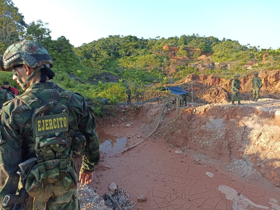 Fuerza Pública interviene una de las principales minas ilegales de Caldas Fuerza Pública interviene una de las principales minas ilegales de Caldas