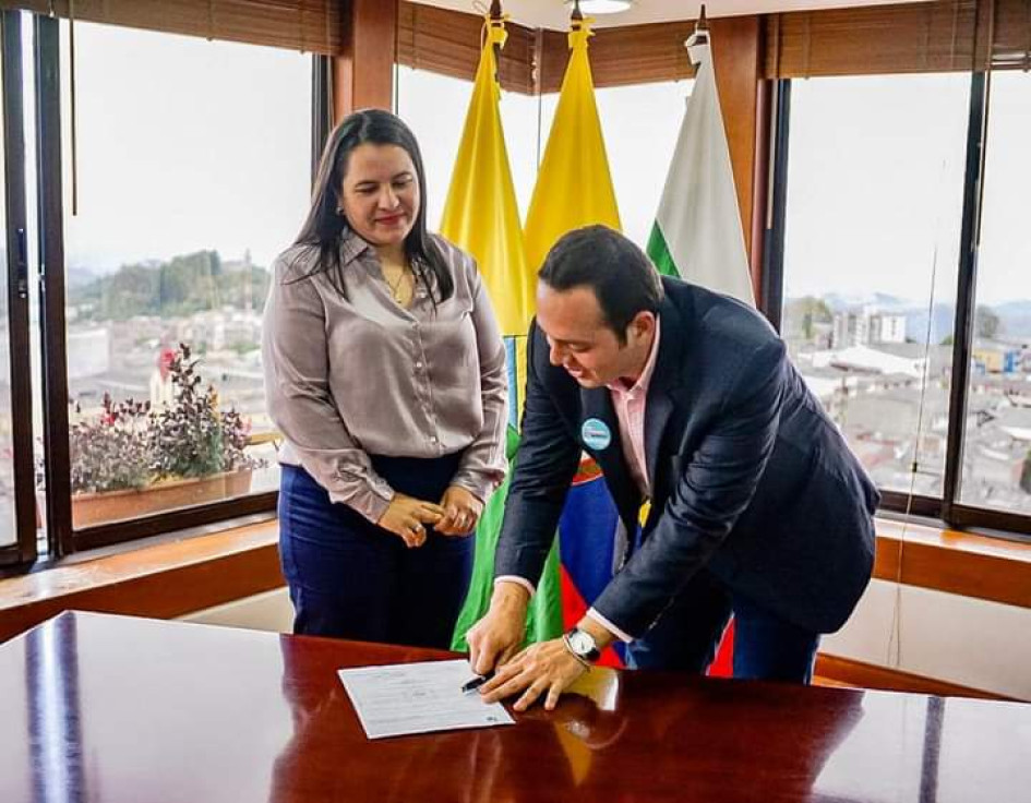 Carlos Mario Marín nombra a Cristina Otálvaro como nueva secretaria de Agricultura de Manizales Carlos Mario Marín nombra a Cristina Otálvaro como nueva secretaria de Agricultura de Manizales