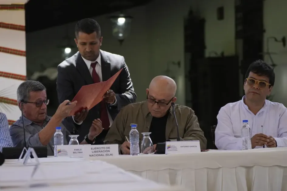 Gobierno y el Eln preparan reinicio de diálogos de paz en Caracas Gobierno y el Eln preparan reinicio de diálogos de paz en Caracas