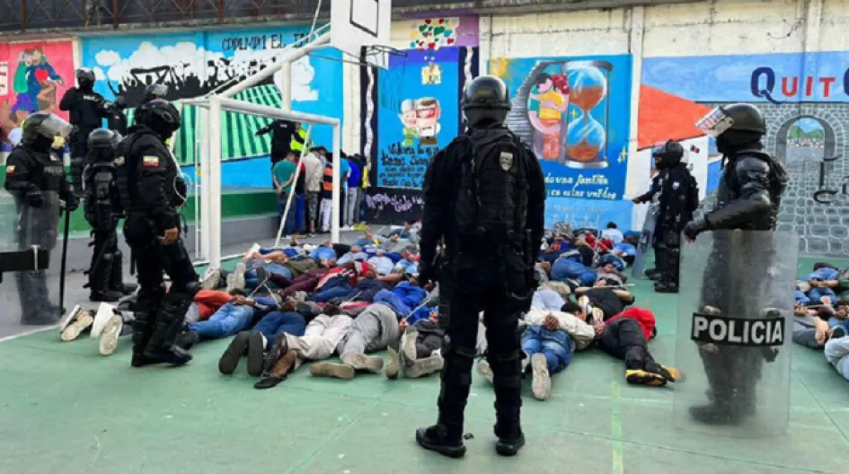 De acuerdo con el Diario El Comercio, de Ecuador, aproximadamente desde las 2:50 p.m. de este viernes se registraron disturbios en la cárcel de El Inca, en Quito, que dejaron internos fallecidos. De acuerdo con el Diario El Comercio, de Ecuador, aproximadamente desde las 2:50 p.m. de este viernes se registraron disturbios en la cárcel de El Inca, en Quito, que dejaron internos fallecidos.