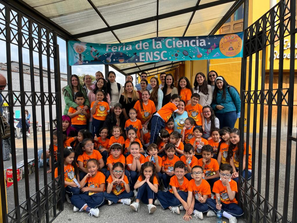 Las estudiantes de básica primaria que participaron en la Feria. Las estudiantes de básica primaria que participaron en la Feria.