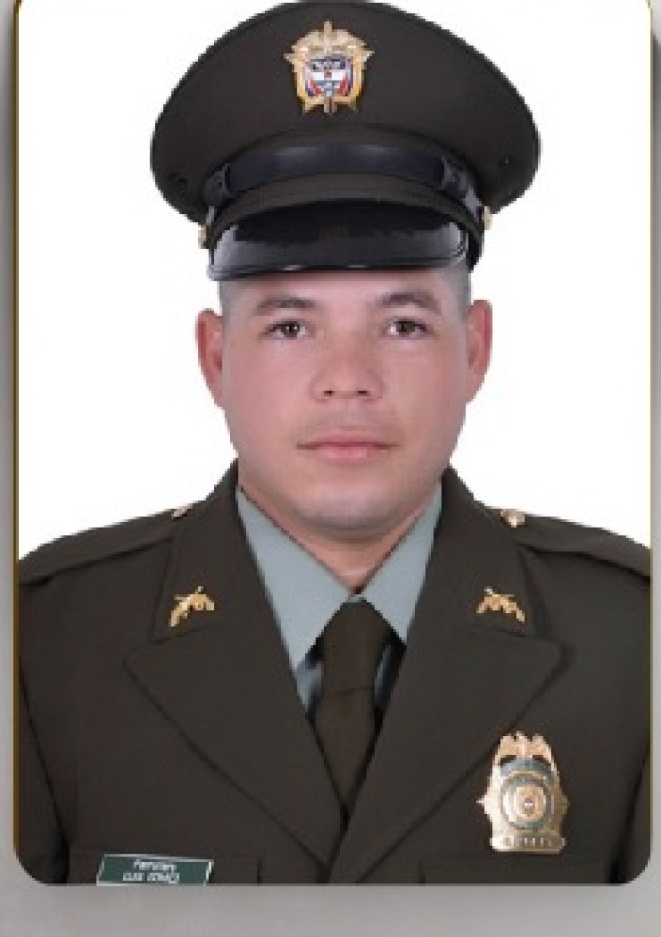 Luis Alberto Gómez Arias tiene dos hermanas de 30 y 22 años. Luis Alberto Gómez Arias tiene dos hermanas de 30 y 22 años.