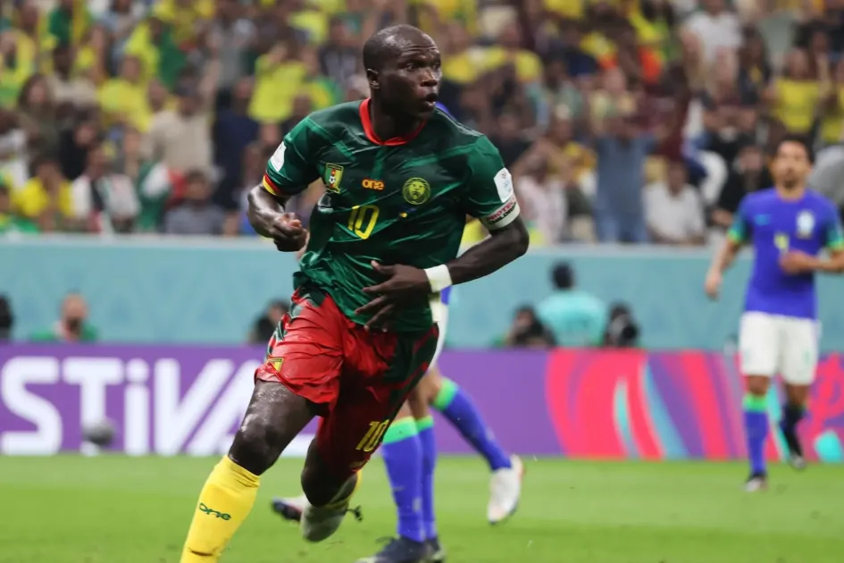 Vincent Aboubaker de Camerún celebra al marcar el 1-0 durante el partido de fútbol del grupo G de la Copa Mundial de la FIFA 2022 entre Camerún y Brasil en el Estadio Lusail en Lusail, Catar. Vincent Aboubaker de Camerún celebra marcar el gol 1-0 durante el partido de fútbol del grupo G de la Copa Mundial de la FIFA 2022 entre Camerún y Brasil en el Estadio Lusail en Lusail, Qatar