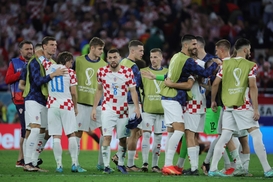 Los jugadores de Croacia celebran después del partido de fútbol del grupo F de la Copa Mundial de la FIFA 2022 entre Croacia y Bélgica en el estadio Ahmad bin Ali en Doha, Qatar. Los jugadores de Croacia celebran después del partido de fútbol del grupo F de la Copa Mundial de la FIFA 2022 entre Croacia y Bélgica en el estadio Ahmad bin Ali en Doha, Qatar.