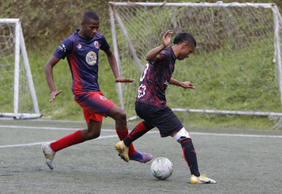 En el mejor partido del día, La Fiera Ideas Constructivas obtuvo un solitario gol ante Cantera Caldense y ello fue suficiente para lograr el liderato en el Cuadrangular B. En el mejor partido del día, La Fiera Ideas Constructivas obtuvo un solitario gol ante Cantera Caldense y ello fue suficiente para lograr el liderato en el Cuadrangular B.
