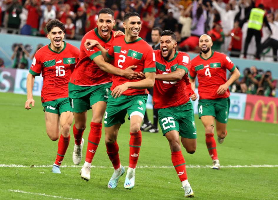Los jugadores de Marruecos celebraron la clasificación a los cuartos de final luego del último cobro de Achraf Hakimi. Los jugadores de Marruecos celebraron la clasificación a los cuartos de final luego del último cobro de Achraf Hakimi.