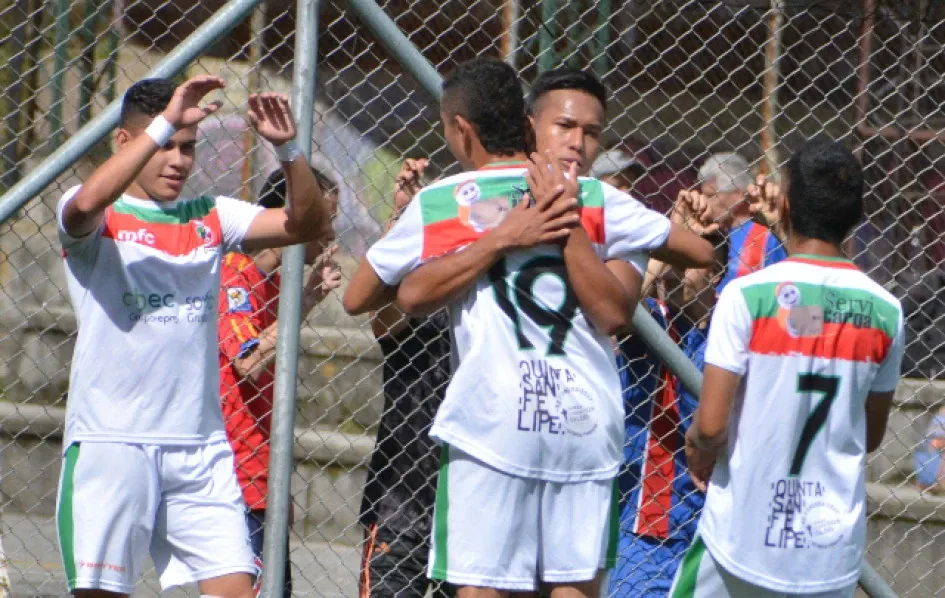 El debutante en el torneo, Manizales Fútbol Club, se coló entre los grandes y se clasificó segundo a la fase de cuadrangulares. El debutante en el torneo, Manizales Fútbol Club, se coló entre los grandes y se clasificó segundo a la fase de cuadrangulares.