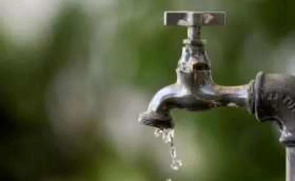 En barrios del norte de la ciudad. Corte de agua