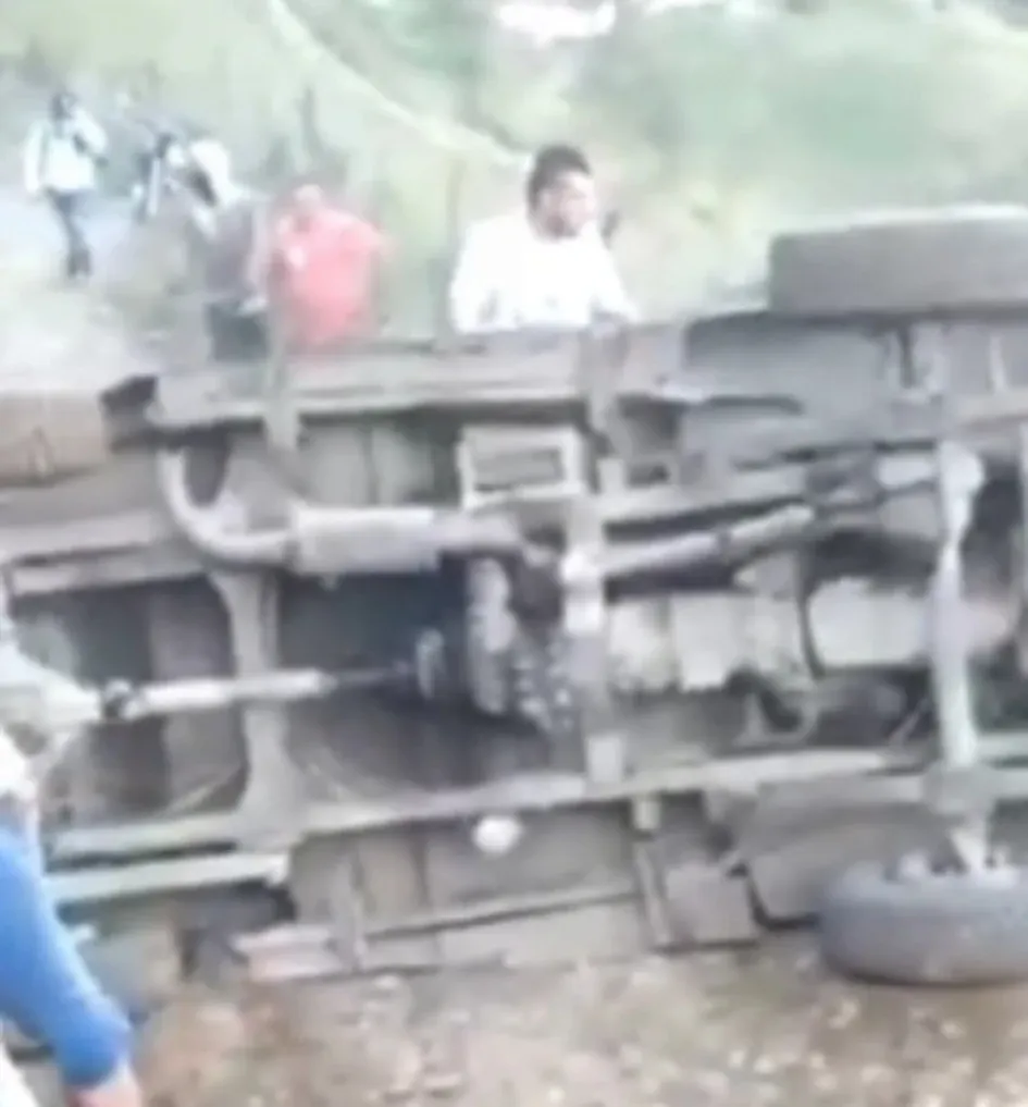 Accidente sería por exceso de carga y estado de la vía en Aguadas Accidente sería por exceso de carga y estado de la vía en Aguadas