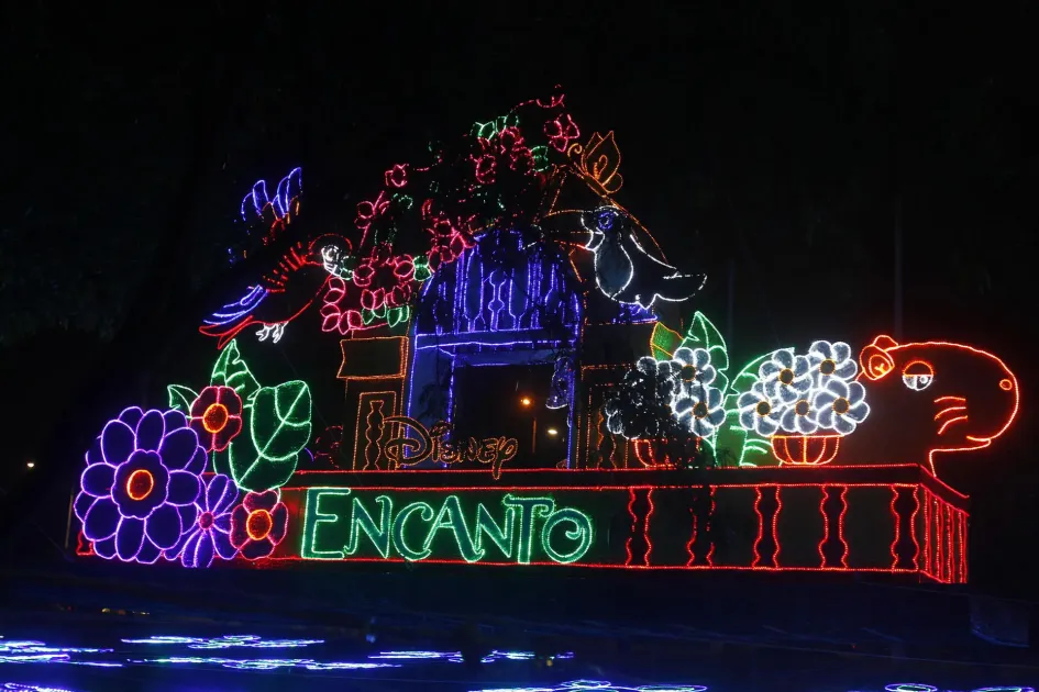 Medellín enciende sus alumbrados inspirados en Encanto Medellín enciende sus alumbrados inspirados en Encanto