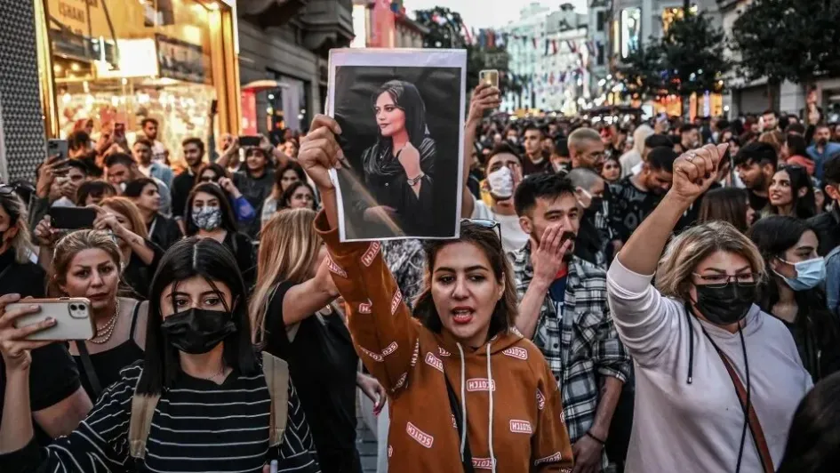 Irán desmonta la Policía de la moral Irán desmonta la Policía de la moral