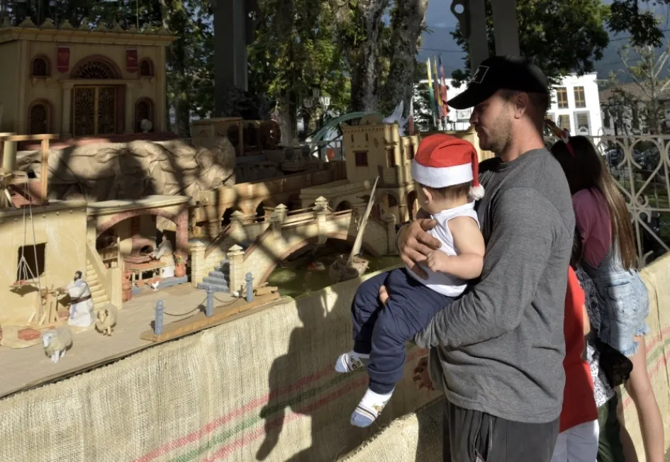 Los salamineños y los visitantes disfrutan de este pesebre como un atractivo más. Los salamineños y los visitantes disfrutan de este pesebre como un atractivo más.