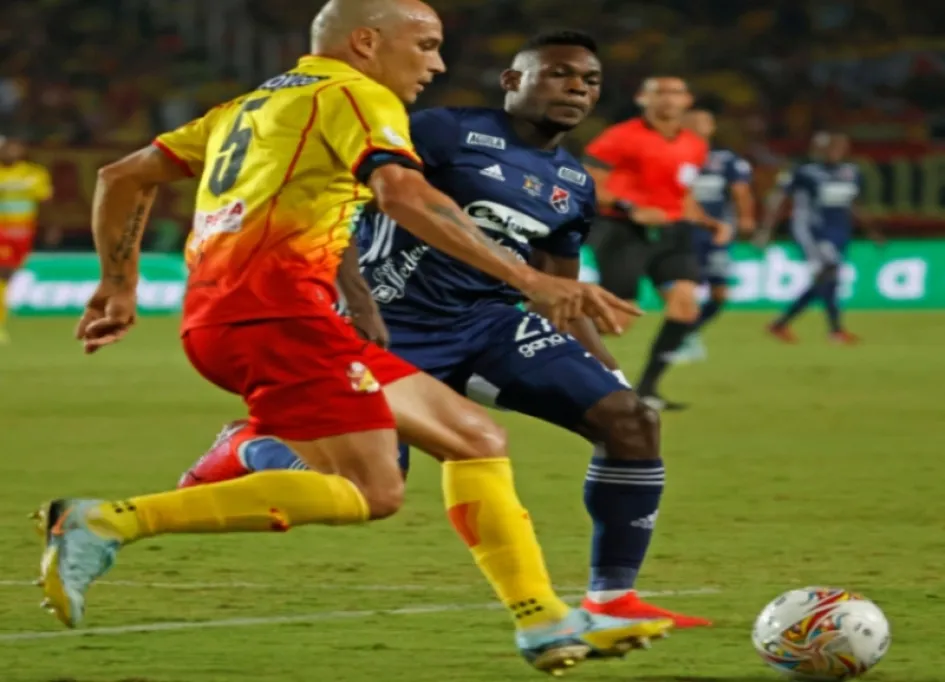 Andrés Felipe Correa (i) durante la final del fútbol colombiano, en la que se coronó campeón con el Deportivo Pereira. Andrés Felipe Correa (i) durante la final del fútbol colombiano, en la que se coronó campeón con el Deportivo Pereira.