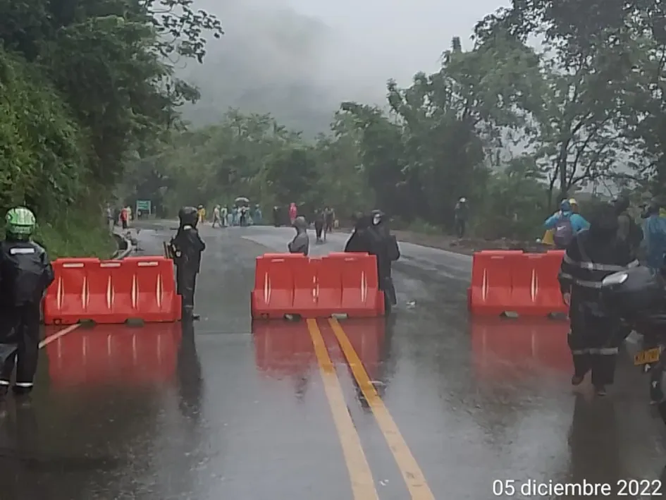 Bloquean la vía Manizales-Medellín otra vez Bloquean la vía Manizales-Medellín otra vez