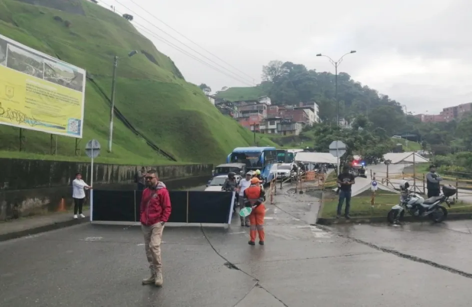 Este era el panorama esta mañana en la glorieta de Los Cedros. En este punto se construirá un intercambiador vial. 