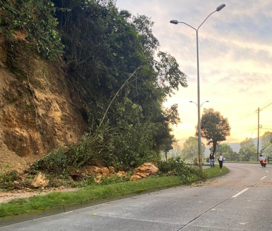 Deslizamiento en la avenida Alberto Mendoza. Este es el deslizamiento.