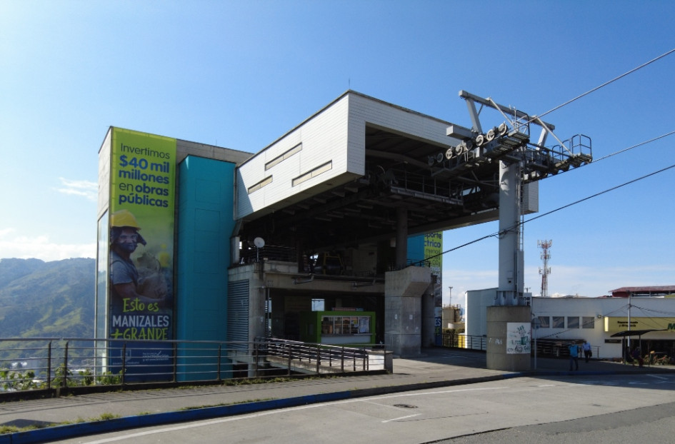 Esta es la estación de Betania (La Fuente) del Cable Aéreo de Manizales. Esta es la estación de Betania (La Fuente) del Cable Aéreo de Manizales.