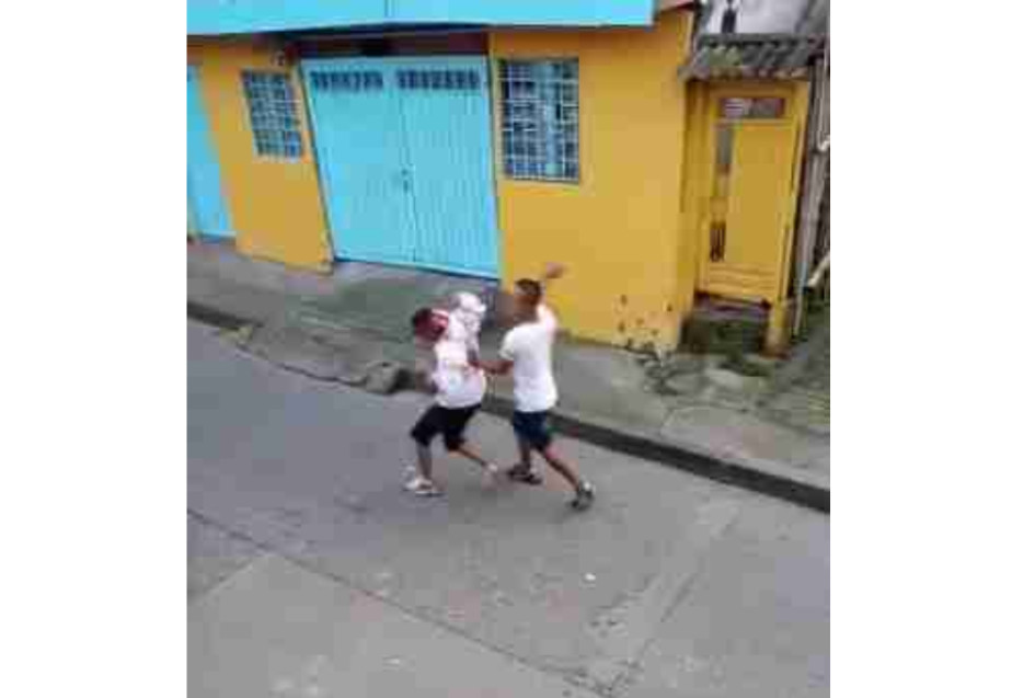 La agresión fue en el barrio Camino del Medio, en Manizales. La agresión fue en el barrio Camino del Medio, en Manizales.