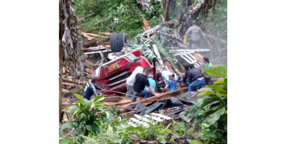 El siniestro ocurrió a eso de las 5:00 p.m. del martes. Organismos de socorro atendieron a los heridos. El siniestro ocurrió a eso de las 5:00 p.m. del martes. Organismos de socorro atendieron a los heridos.