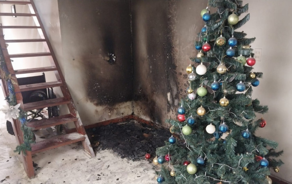 La conflagración en El Bosque se habría iniciado entre el pesebre y el árbol navideño. La conflagración en El Bosque se habría iniciado entre el pesebre y el árbol navideño.