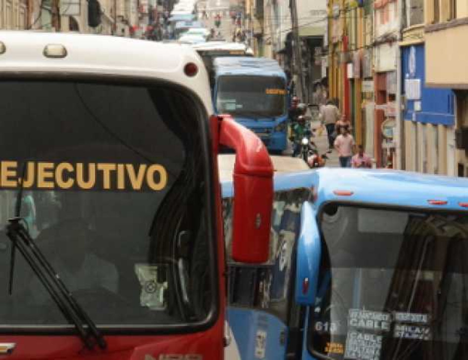 El precio de la tarifa de los buses aumentará $200. La carrera mínima de los taxis costará $4.900. El precio de la tarifa de los buses aumentará $200. La carrera mínima de los taxis costará $4.900.