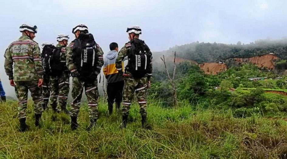 Un pelotón de la Brigada de @Ingenieros_EJC de Atención y Prevención de Desastres llegó al sitio de la emergencia para apoyar las labores de remoción y evacuación. Un pelotón de la Brigada de @Ingenieros_EJC de Atención y Prevención de Desastres llegó al sitio de la emergencia para apoyar las labores de remoción y evacuación.