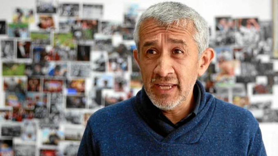Víctor de Currea Lugo es médico, escritor, periodista y profesor. Víctor de Currea Lugo es médico, escritor, periodista y profesor.