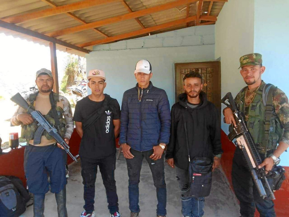 Foto | @sermeca | LA PATRIA Sus captores después de fotografiarlos, los asesinaron. Foto | @sermeca | LA PATRIA Sus captores después de fotografiarlos, los asesinaron.