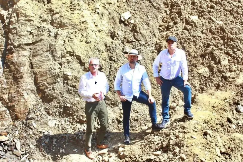 El gobernador de Caldas, Luis Carlos Velásquez, y el alcalde de Manzanares, Gerardo Osorio, visitaron la zona de Buenavista. El gobernador de Caldas, Luis Carlos Velásquez, y el alcalde de Manzanares, Gerardo Osorio, visitaron la zona de Buenavista.