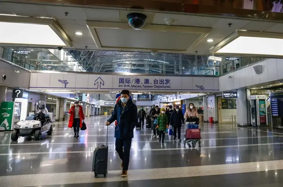 China reabre sus fronteras tras casi tres años de estricta cero covid-19 China reabre sus fronteras tras casi tres años de estricta cero covid-19