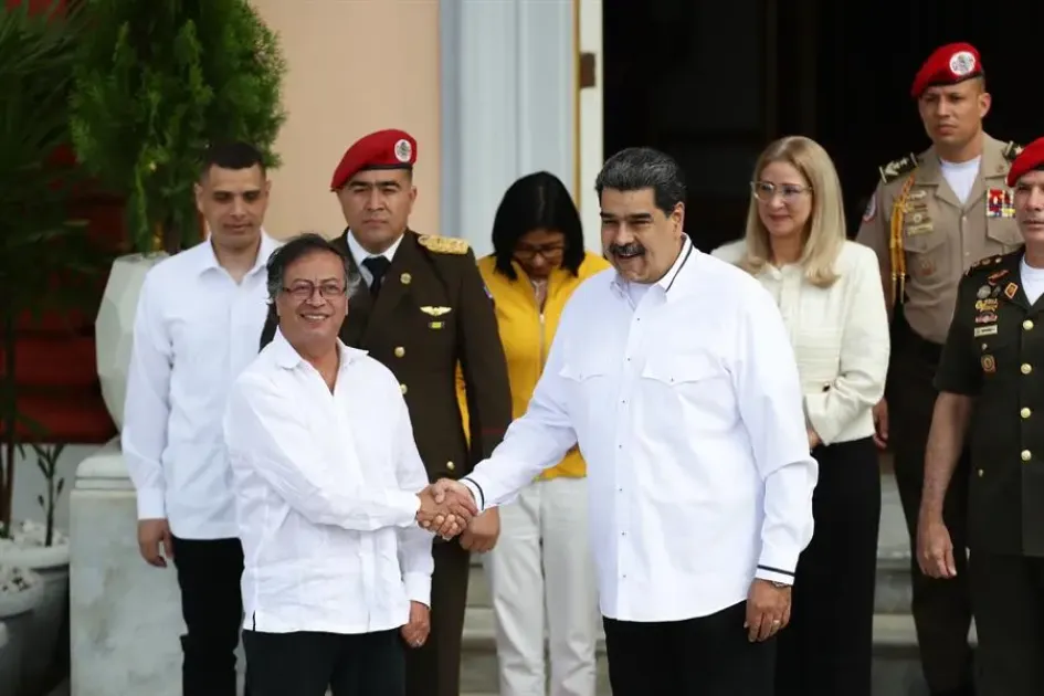 Gustavo Petro y Nicolás Maduro. Gustavo Petro y Nicolás Maduro.
