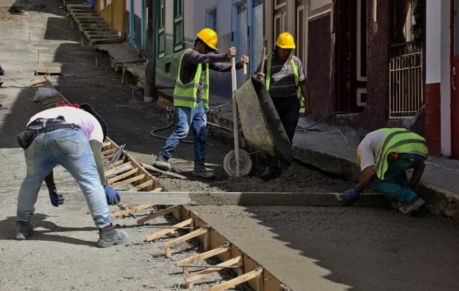 Trabajos de pavimento en el Barrio Obrero de Salamina. Trabajos de pavimento en el Barrio Obrero de Salamina.