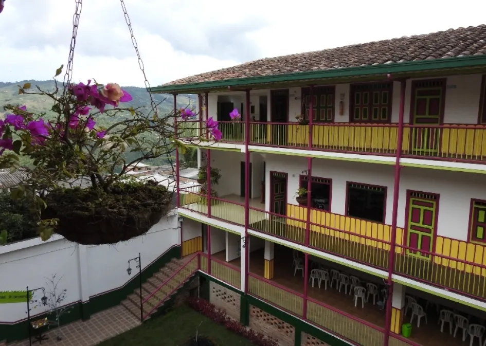 Esta casa bellamente restaurada llama la atención de los visitantes. Esta casa bellamente restaurada llama la atención de los visitantes.