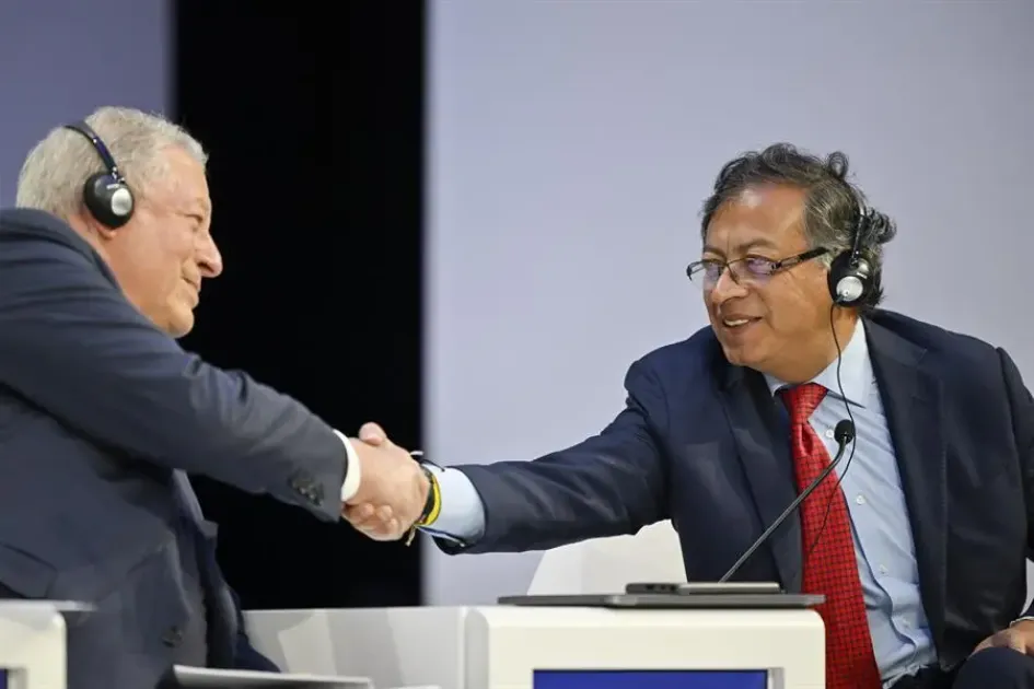 Al Gore y Gustavo Petro en un panel del Foro Económico Mundial. Al Gore y Gustavo Petro en un panel del Foro Económico Mundial.