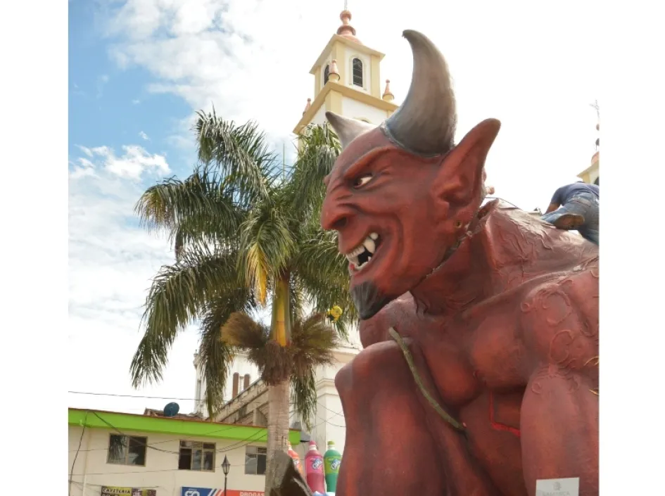 Su Santidad el Diablo, amo y señor del Carnaval de Riosucio. Su Santidad el Diablo, amo y señor del Carnaval de Riosucio.