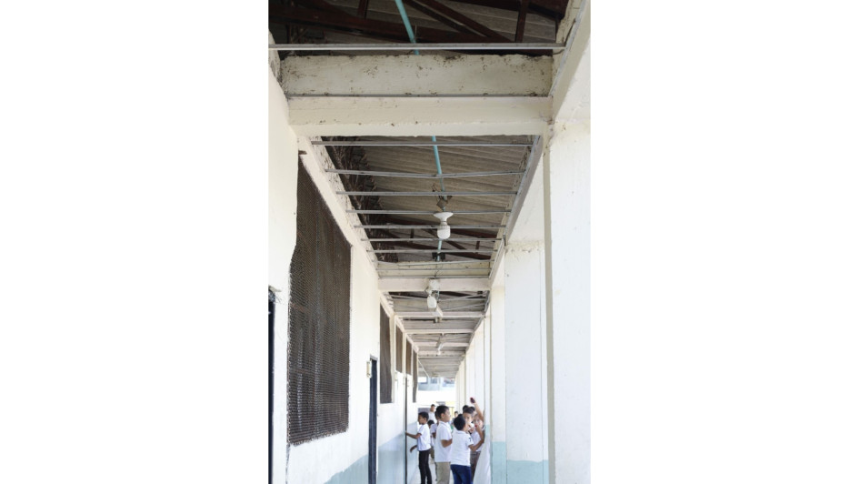 Padres de familia, profesores y alumnos piden mejoras en la infraestructura para la sede Bernardo Mejía del colegio Monseñor Alfonso de los Ríos de Arauca, que está ubicada a una cuadra del Parque de Bolívar. Padres de familia, profesores y alumnos piden mejoras en la infraestructura para la sede Bernardo Mejía del colegio Monseñor Alfonso de los Ríos de Arauca, que está ubicada a una cuadra del Parque de Bolívar.