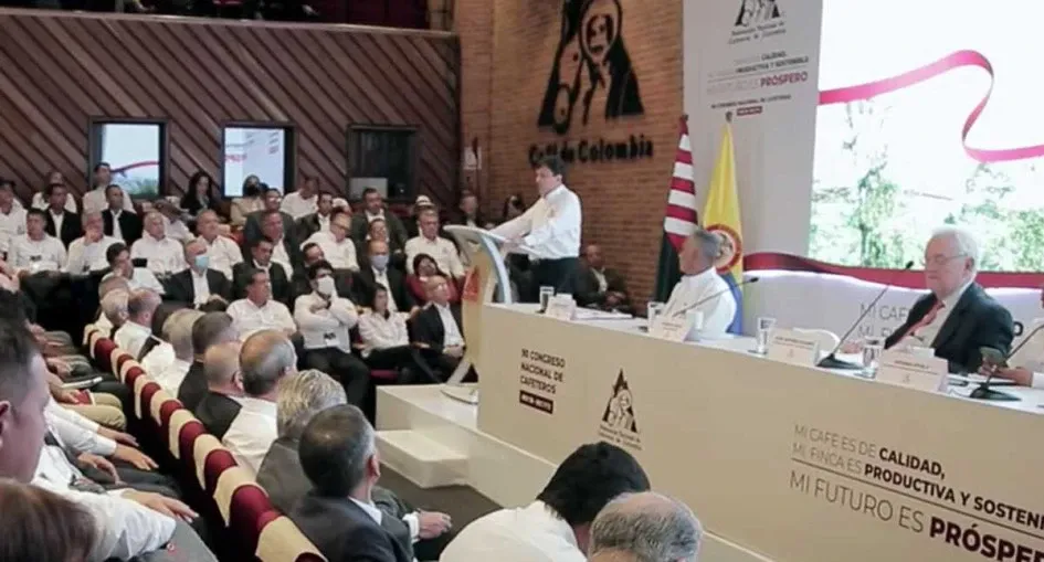El presidente Petro solicitó la renuncia del actual gerente de la Federación de Cafeteros, Roberto Vélez, en el pasado 90.º Congreso Cafetero. Congreso Cafetero