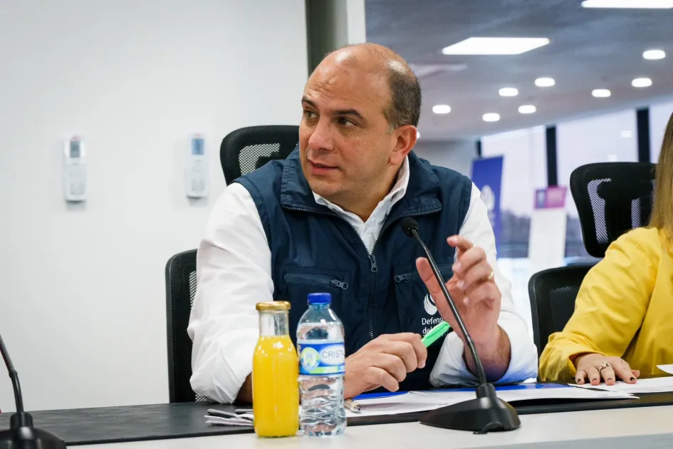 Carlos Camargo, defensor del Pueblo. Carlos Camargo, defensor del Pueblo.