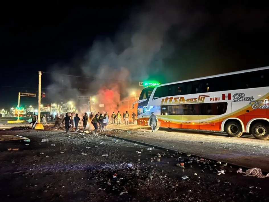 La Policía de Perú desbloqueó la carretera a la altura de San José y Chao, en la provincia de Virú. La Policía de Perú desbloqueó la carretera a la altura de San José y Chao, en la provincia de Virú.