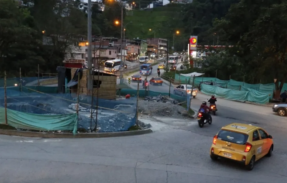 Esta es la obra del Intercambiador vial de Los Cedros, por la que empezó la medida de pico y placa en Manizales. Esta es la obra del Intercambiador vial de Los Cedros, por la que empezó la medida de pico y placa en Manizales.