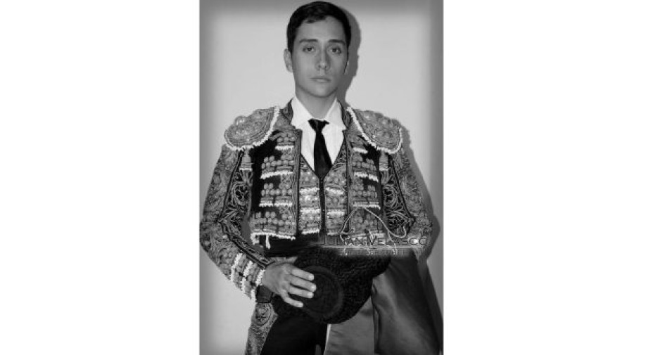 Sergio Alzate Moreno, novillero sin caballos. Hace parte de la Escuela Taurina de Manizales. Sergio Alzate Moreno, novillero sin caballos. Hace parte de la Escuela Taurina de Manizales.