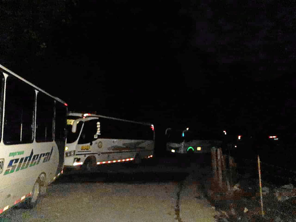 Ciudadanos de Pácora se quejaron en redes sociales porque empresas de transporte vendieron tiquetes desde Manizales hacia el norte de Caldas pese a que en algunos puntos la vía estaba cerrada. Ciudadanos de Pácora se quejaron en redes sociales porque empresas de transporte vendieron tiquetes desde Manizales hacia el norte de Caldas pese a que en algunos puntos la vía estaba cerrada.