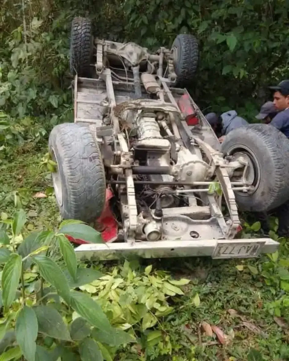 Campero se volcó en Cementos Caldas, vía Manizales-Neira Campero se volcó en Cementos Caldas, vía Manizales-Neira