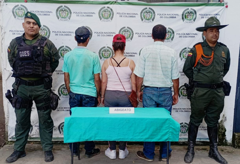 Los tres capturados enfrentan cargos por abigeato. Los tres capturados enfrentan cargos por abigeato.