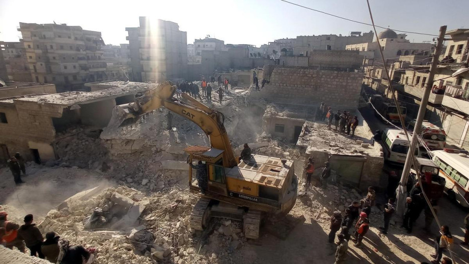 Las autoridades sirias atribuyeron el colapso a "una filtración de agua en los cimientos del edificio". Las autoridades sirias atribuyeron el colapso a "una filtración de agua en los cimientos del edificio".