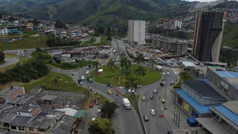 Foto | Luis Trejos | LA PATRIA Ayer arrancó la primera fase del Intercambiador de Los Cámbulos. La promesa es concluir en sep Foto | Luis Trejos | LA PATRIA Ayer arrancó la primera fase del Intercambiador de Los Cámbulos. La promesa es concluir en sep
